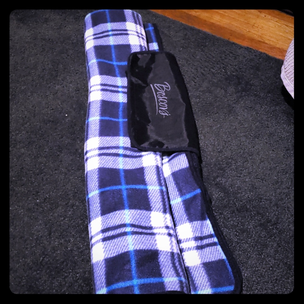 Boscov's Travel Blanket w/ Carrying Handle